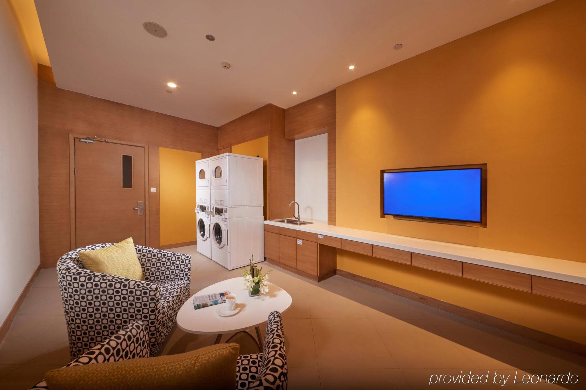 Holiday Inn Express Chengdu Huanhuaxi By Ihg-Near Jinsha Site Musem,Near Wuhou Temple Museum,Welcome Drinks,Free Gym,Free Self-Service Laundry 외부 사진