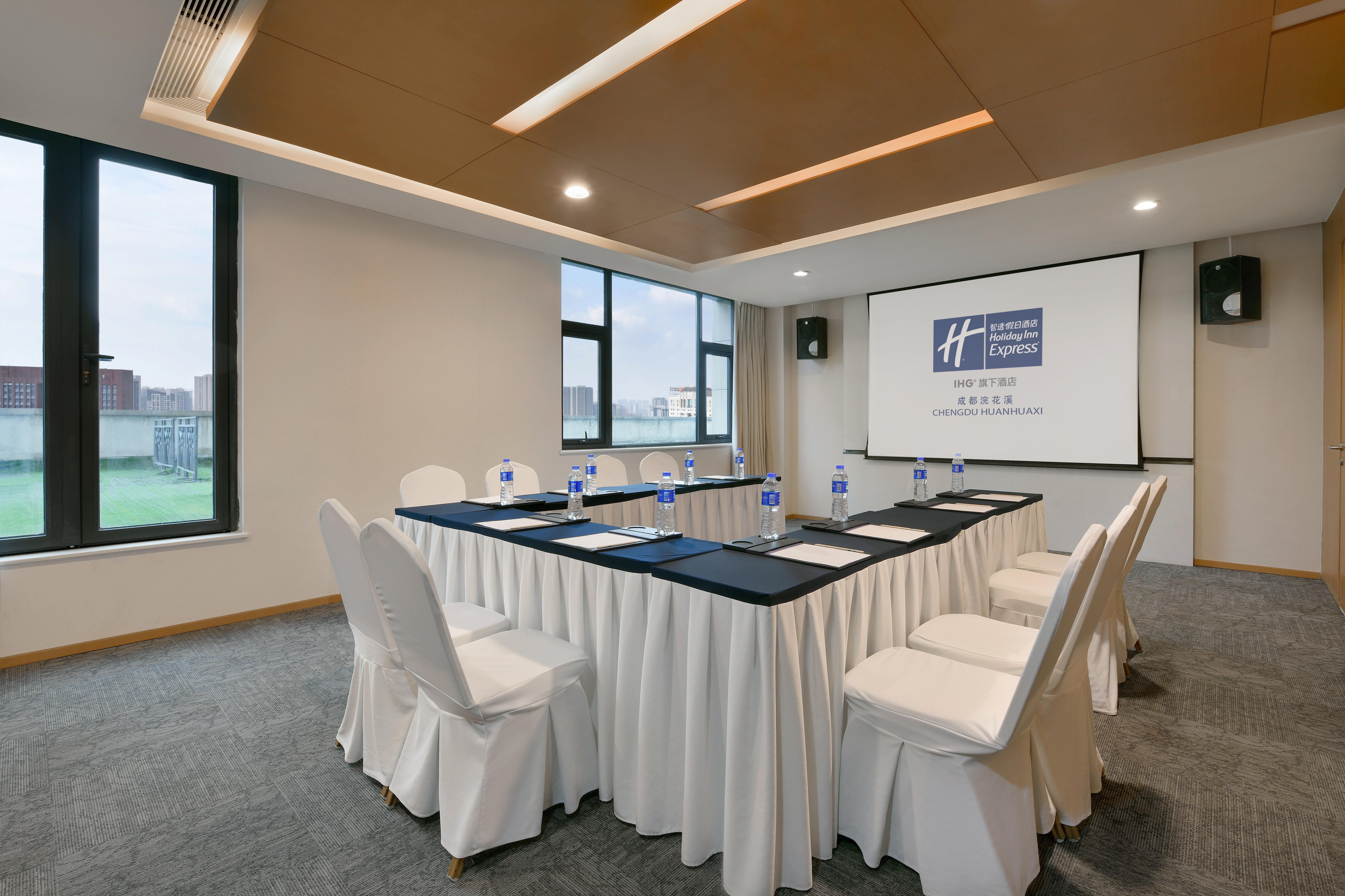 Holiday Inn Express Chengdu Huanhuaxi By Ihg-Near Jinsha Site Musem,Near Wuhou Temple Museum,Welcome Drinks,Free Gym,Free Self-Service Laundry 외부 사진