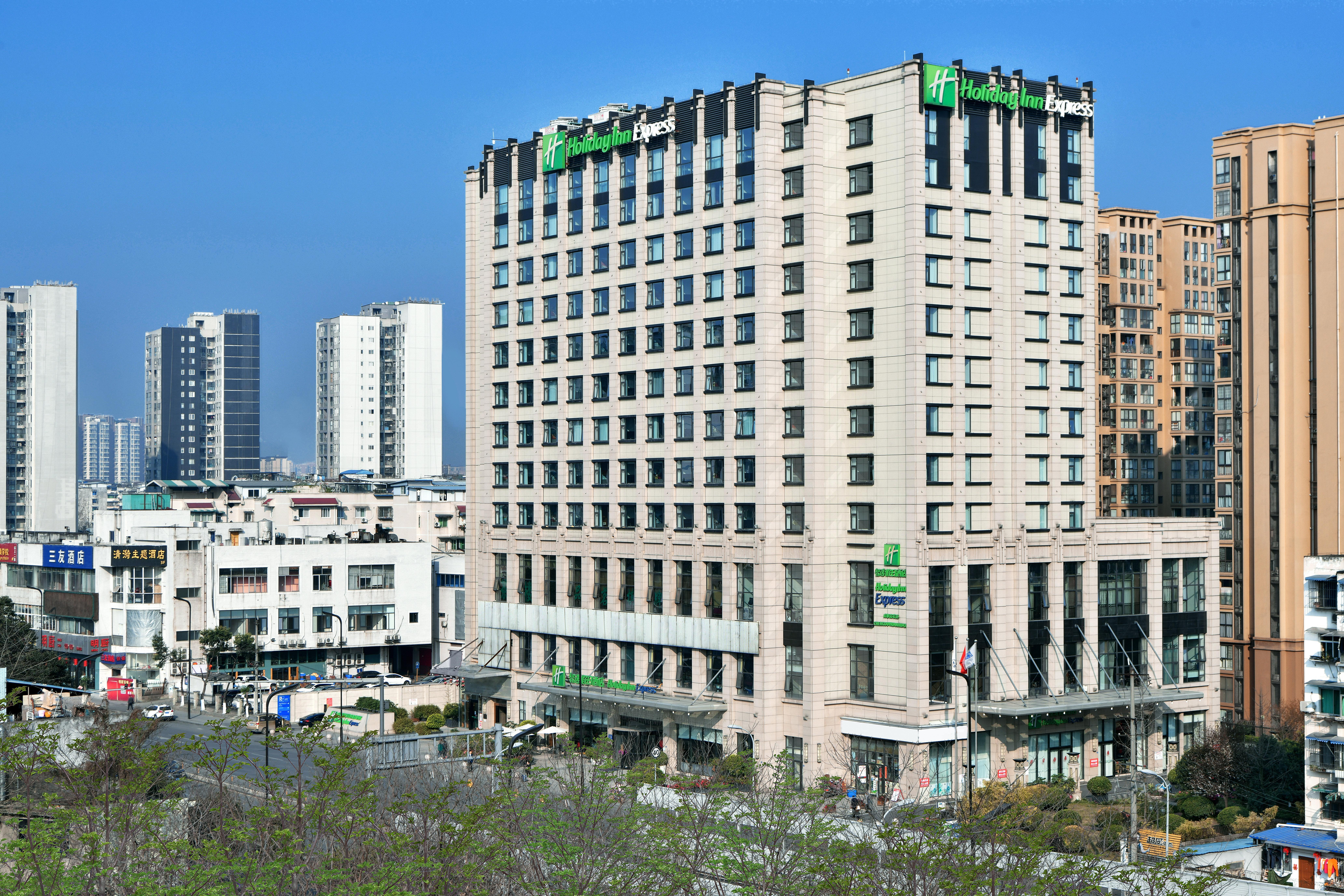 Holiday Inn Express Chengdu Huanhuaxi By Ihg-Near Jinsha Site Musem,Near Wuhou Temple Museum,Welcome Drinks,Free Gym,Free Self-Service Laundry 외부 사진