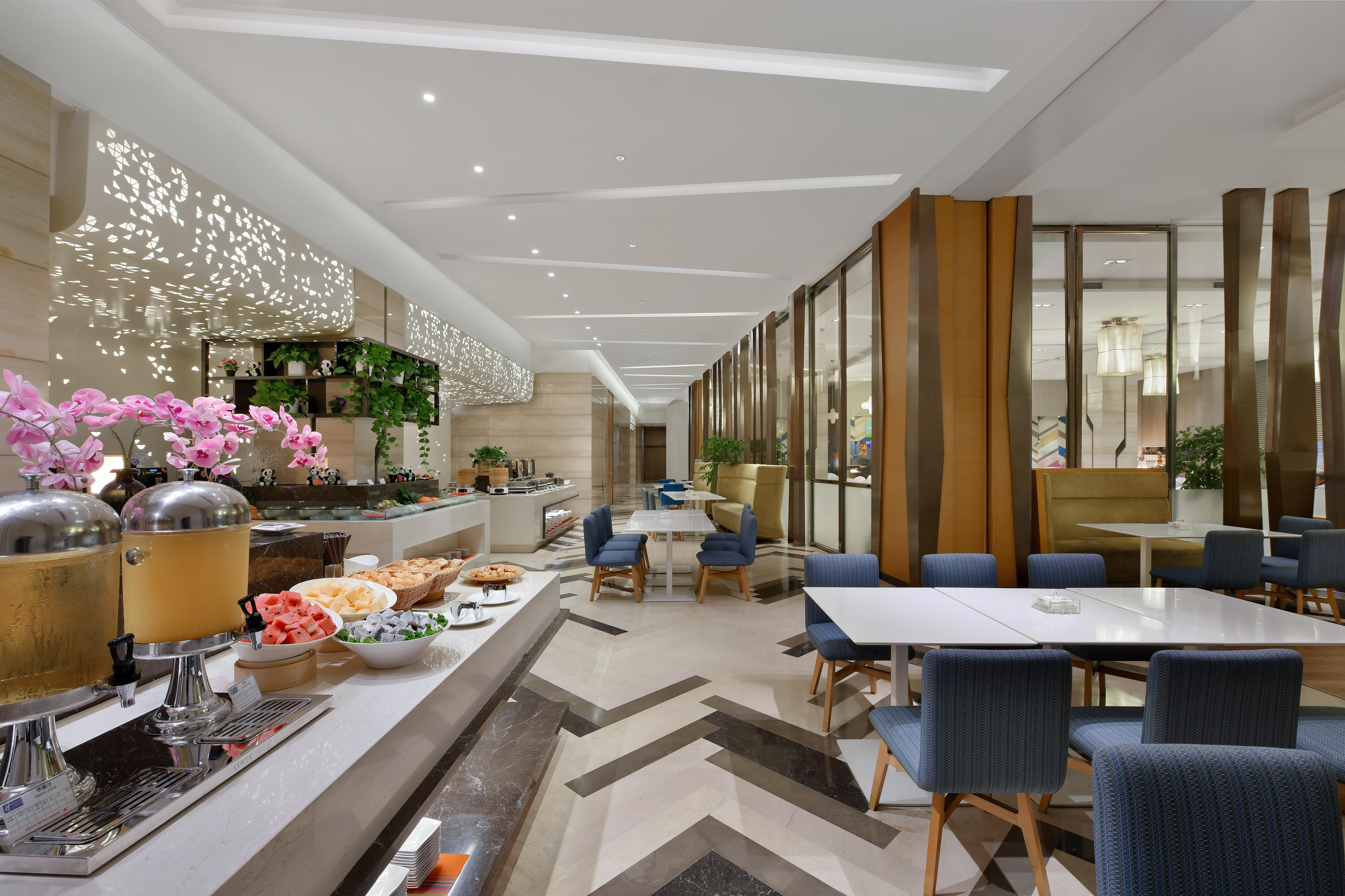 Holiday Inn Express Chengdu Huanhuaxi By Ihg-Near Jinsha Site Musem,Near Wuhou Temple Museum,Welcome Drinks,Free Gym,Free Self-Service Laundry 외부 사진