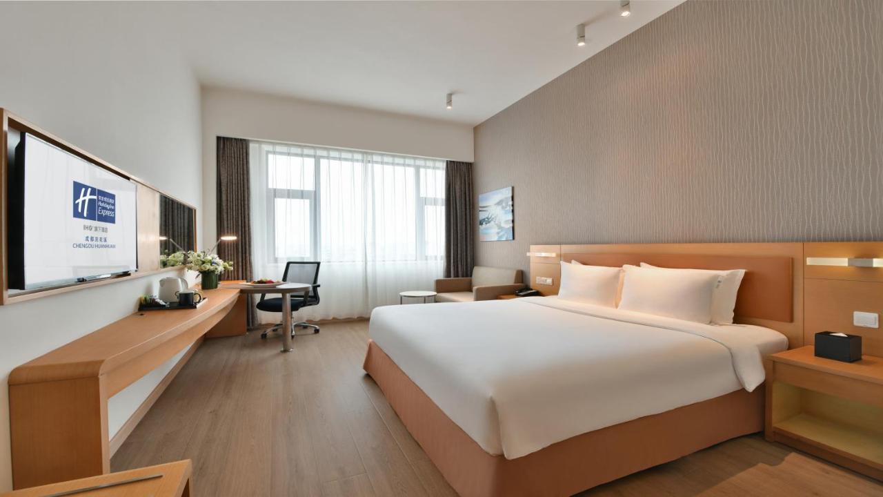 Holiday Inn Express Chengdu Huanhuaxi By Ihg-Near Jinsha Site Musem,Near Wuhou Temple Museum,Welcome Drinks,Free Gym,Free Self-Service Laundry 외부 사진