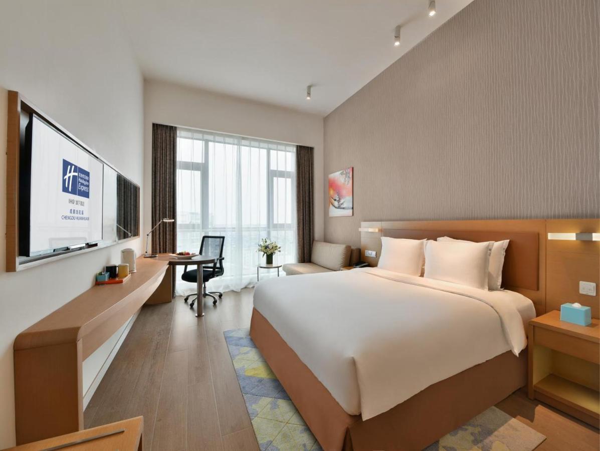 Holiday Inn Express Chengdu Huanhuaxi By Ihg-Near Jinsha Site Musem,Near Wuhou Temple Museum,Welcome Drinks,Free Gym,Free Self-Service Laundry 외부 사진