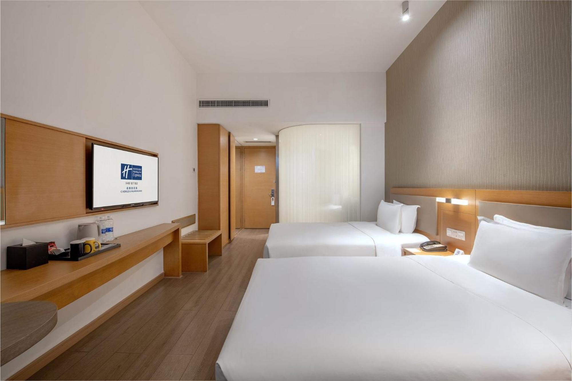 Holiday Inn Express Chengdu Huanhuaxi By Ihg-Near Jinsha Site Musem,Near Wuhou Temple Museum,Welcome Drinks,Free Gym,Free Self-Service Laundry 외부 사진
